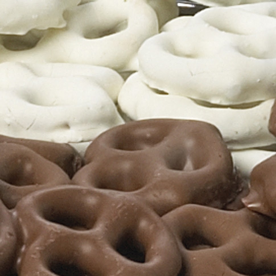 Round Designer Tin with Chocolate/Yogurt Pretzel Combination